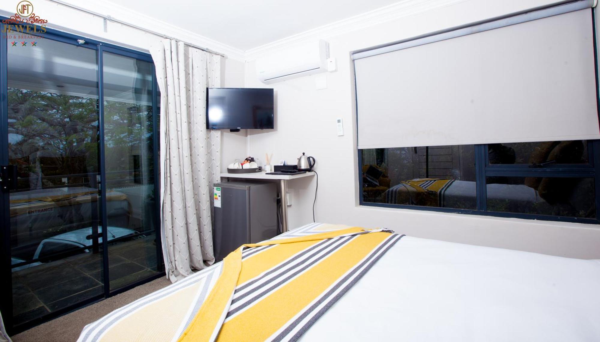 Jft Jewels Guest House イースト・ロンドン エクステリア 写真